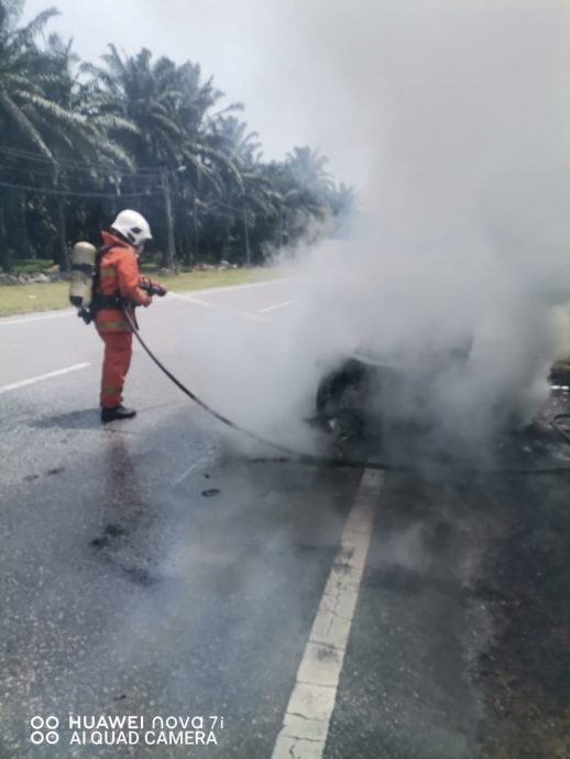 霹3起轿车起火事故 所幸无人伤亡