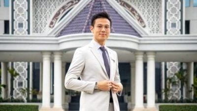 华裔公仆 |  立志当行政与外交官   王家禄 横跨八大核心领域