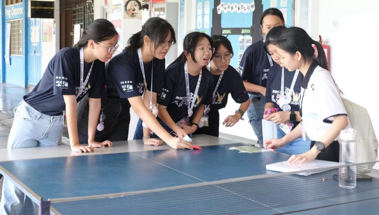 霹:学海学记|校园报道|主文|第40届学记卸任情谊存 闯关信笺系初心
