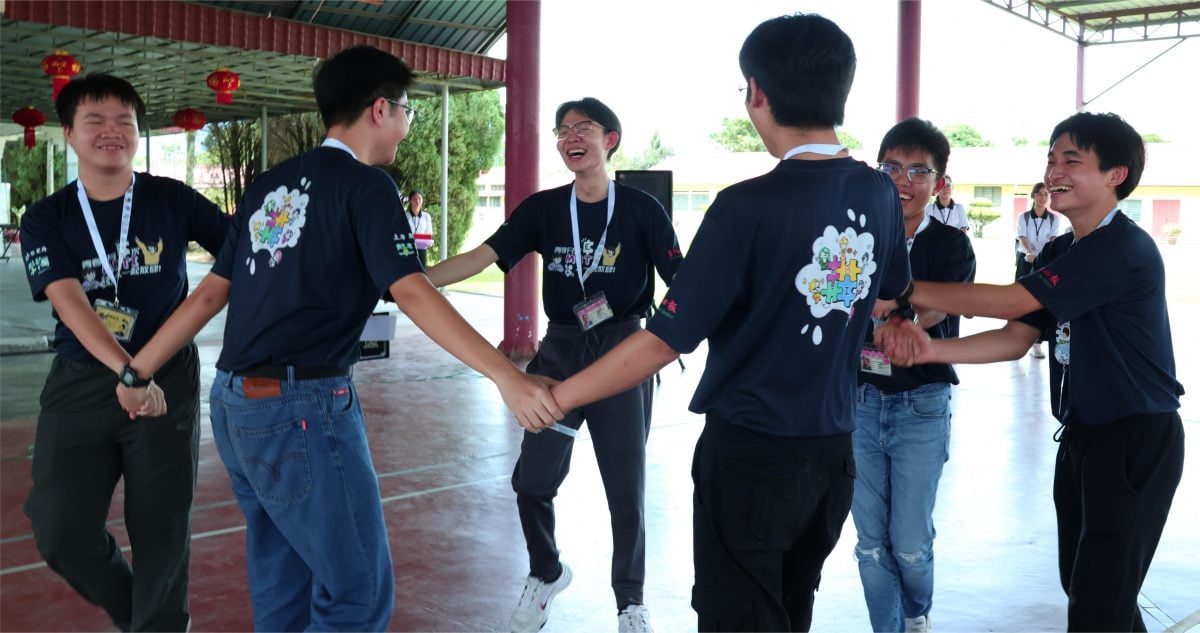 霹：学海学记|校园报道|主文|第40届学记卸任情谊存  闯关信笺系初心