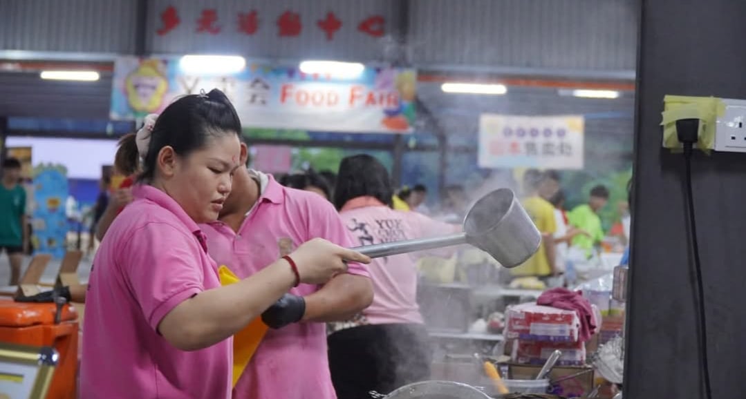 霹:学海学记|校园报道|主文|育才独中义卖会轻松办