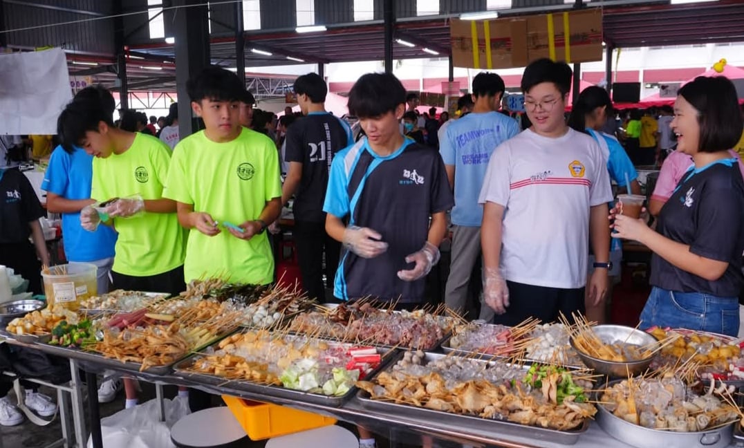 霹:学海学记|校园报道|主文|育才独中义卖会轻松办