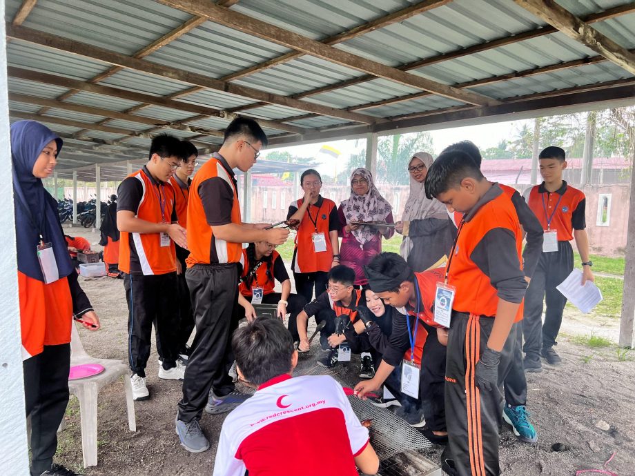 霹:学海学记|校园报道|制服团体在校露营 109人解锁新技能