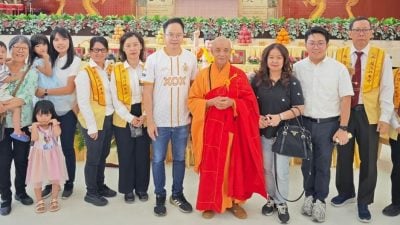 滴水坊蔬食好市集园游会    逾4000人忆念佛恩