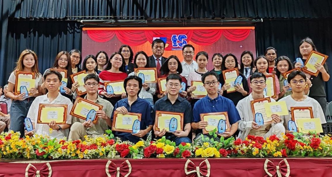 颜天禄:华中荣登全州77所中学在获取10科A+成绩方面的榜首