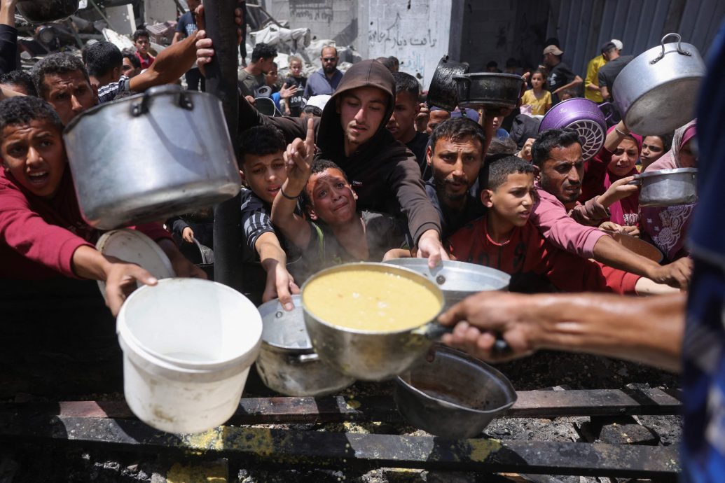 首批人道援助物资运入加沙地带 联合国示警“杯水车薪”