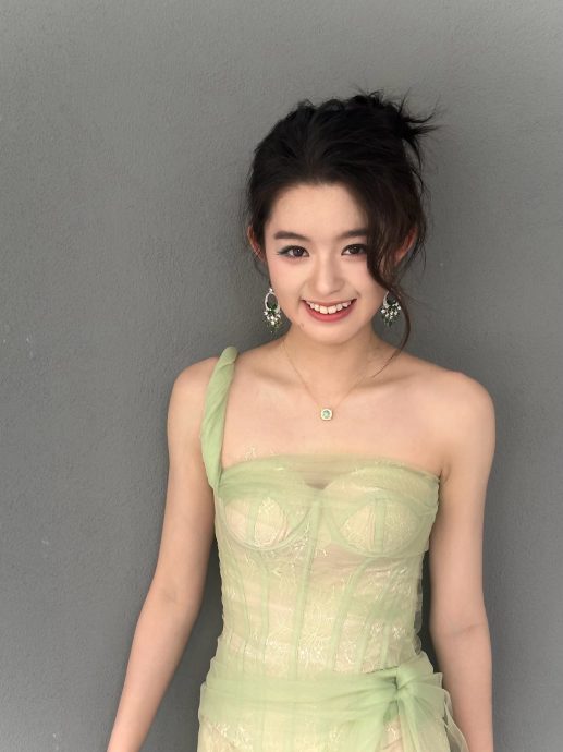 黄杨钿甜炫富遭封杀 新剧被火速换角