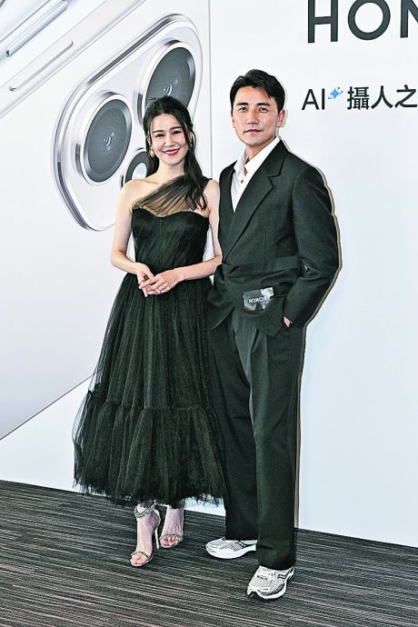 黄翠如产后首露面 剖腹生时发现子宫有瘤