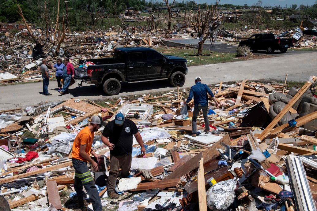 龙卷风横扫美中地区　夺至少27命 逾5000建筑物受损