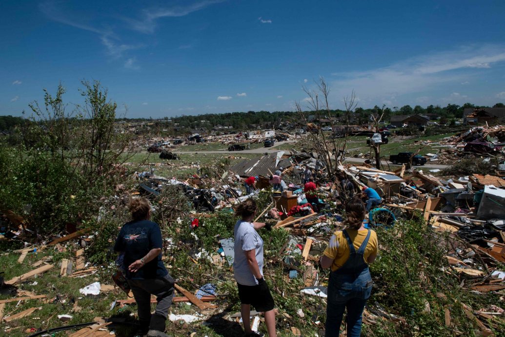龙卷风横扫美中地区　夺至少27命 逾5000建筑物受损