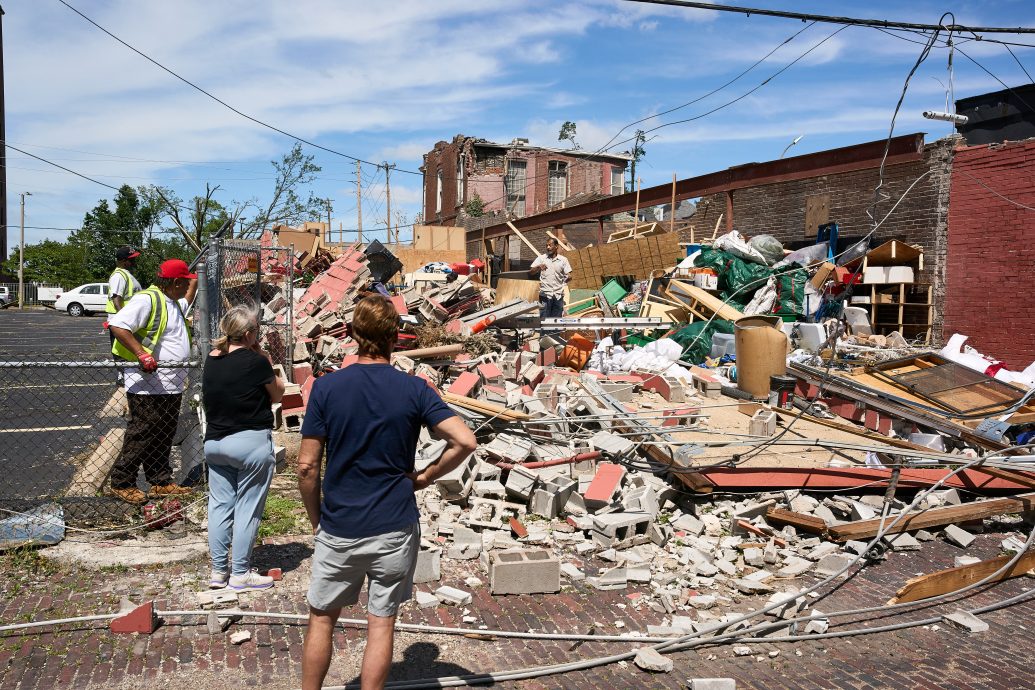 龙卷风横扫美中地区　夺至少27命 逾5000建筑物受损