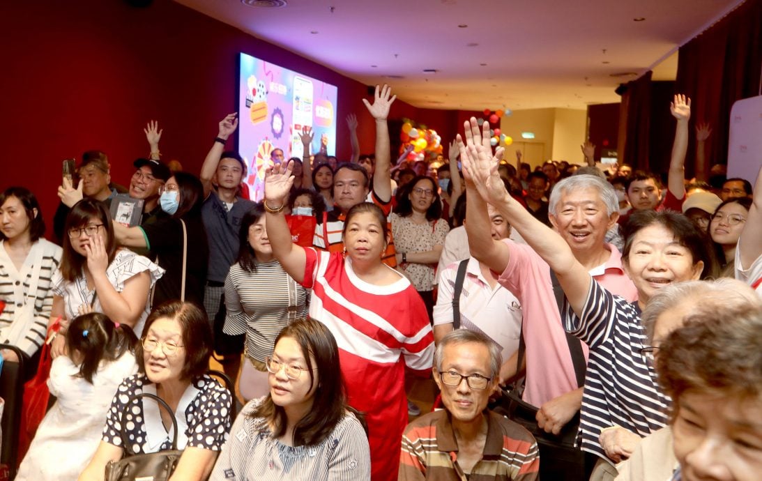 (26/5见报)大都会/本报活动:星洲人庆生会/5图