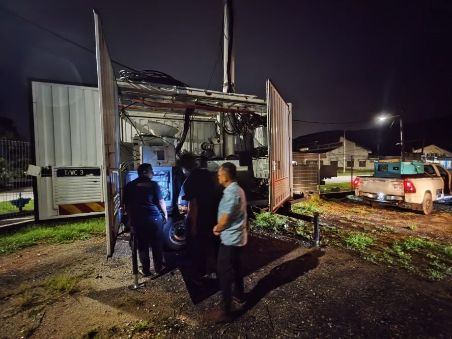 (供上网)NS芙蓉/村委会、通讯公司电费分担协议谈不拢,武来岸被断电后通讯瘫痪48小时!