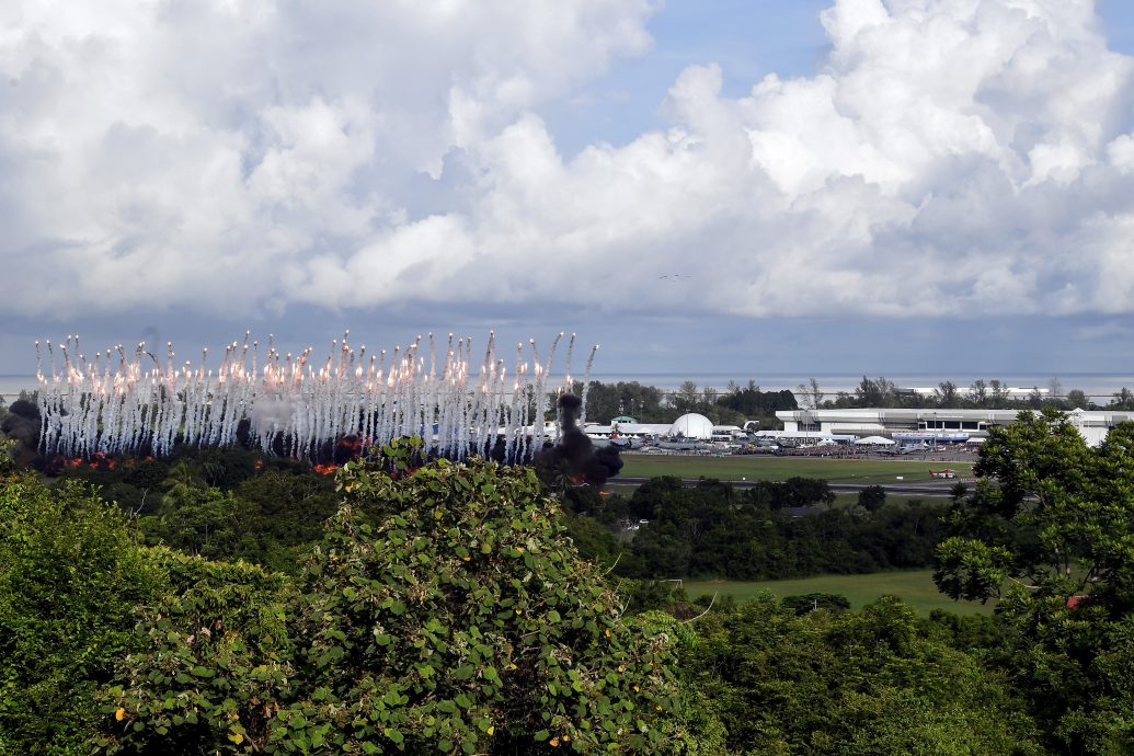 (全国版)战机对地轰炸震撼人心,交怡LIMA今早正式开幕