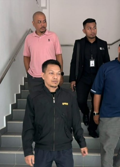 （全国版）改控不诚实收藏赃物罪，玻财政司署前助理会计认罪罚4.2万