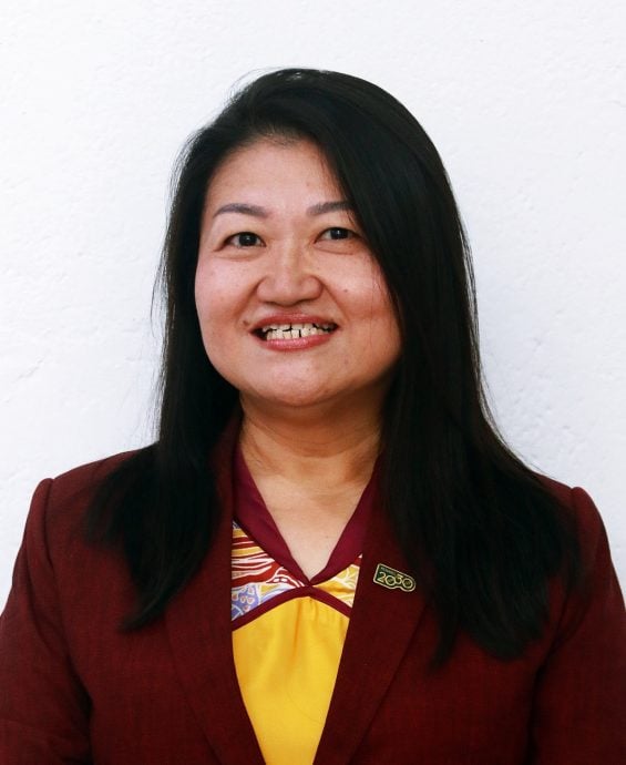 （全国版）被关狗笼受害学生是小女孩，过去3年一点犯错即被鞭打