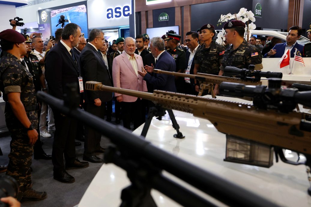 (全国版)陛下参观交怡会展中心了解最新防御科技