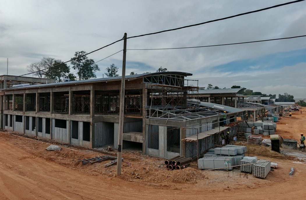 （全国版）马泰边境黑木山关卡提升6车道工程9月可竣工。