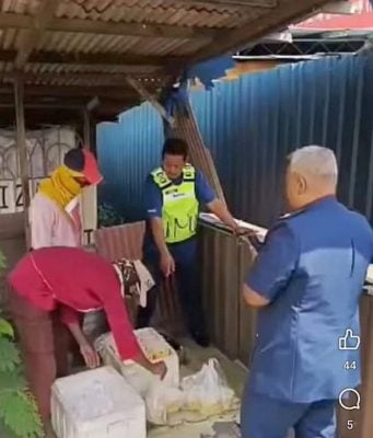 （古城封面主文）外藉人士蒙头包脸在路中央兜售被对付
