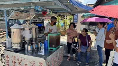 连日酷热受不了 消暑神器 凉茶冰饮热销