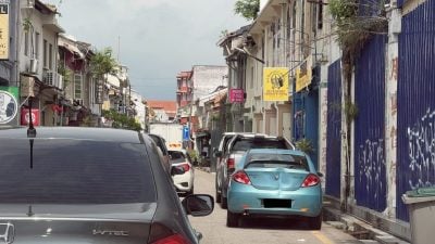 数分钟造成整条街车龙   老街塞车元凶“暂停一下”
