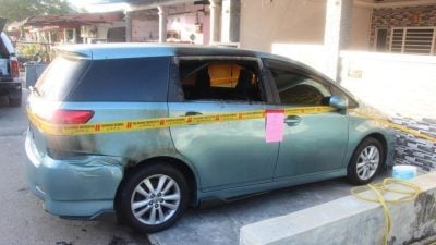 打破车镜抛入装汽油瓶  休旅车住家前遭纵火