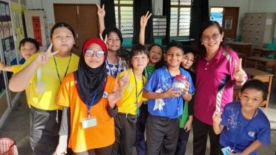 新华小学制服团体生活营   97学生培养自律自信