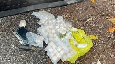 男子骑摩托意外亡 现场惊现毒品散落