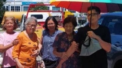 无故熄火抛锚长者困公路  新车频出状况 气煞！
