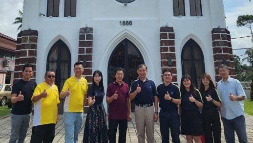 中钢马来西亚参访校园    捐赠圣玛利亚华小桌椅