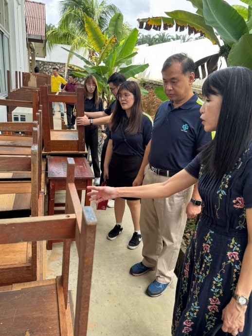 (古城第六版主文)中钢捐赠桌椅