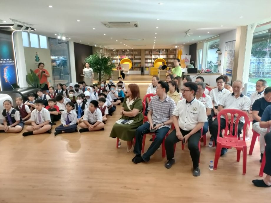 （古城第六版主文）星洲日报育华学校学生阅报计划仪式