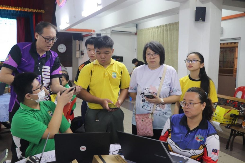 (古城第六版主文)育中2025年AI STEM挑战赛与工作坊 为学生提供探索AI平台