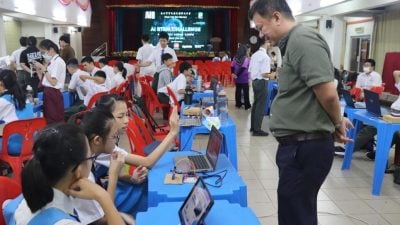 育中AI STEM挑战赛工作坊   18队参与探索AI科技