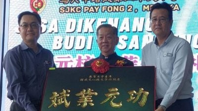 培二校长韩斌元告别杏坛   愿学生天天拥抱快乐