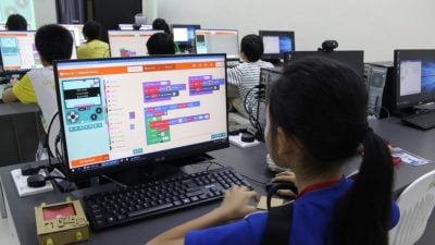 培中开办小学游戏编程课程  激发科技兴趣创新思维