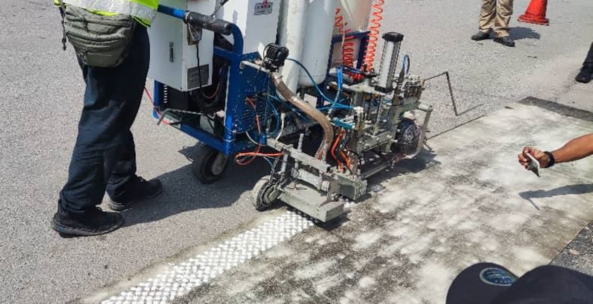 （大北马)港口试铺状道路标线技术，全马个采用 