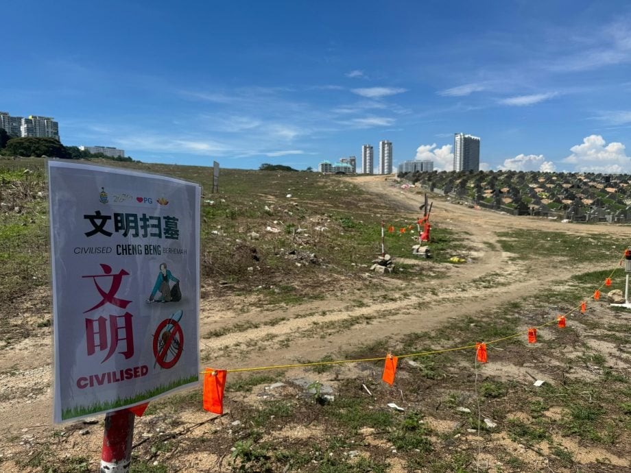 (大北马/绿量)年轻人清明节当志工拾垃圾