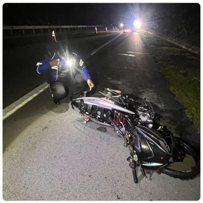 (大北马)4名好友各骑摩托车在大道上奔驶失控翻覆酿2死2伤