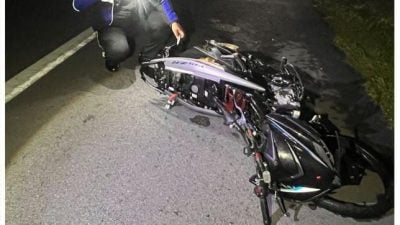 各骑摩托 大道失控翻覆   4好友 2死2伤