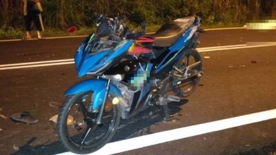 摩托车失控冲入对向车道   21岁骑士被罗里撞死
