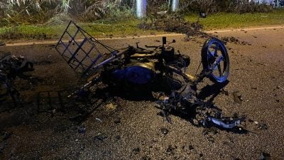2摩托相撞起火燃烧   1骑士烧死 1送院不治
