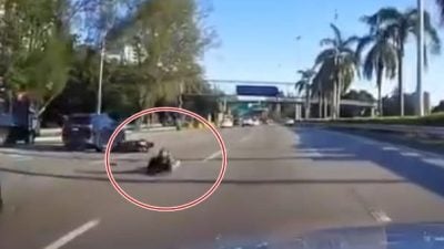 摩托車與皮卡車碰撞   警方魯莽駕駛角度調查