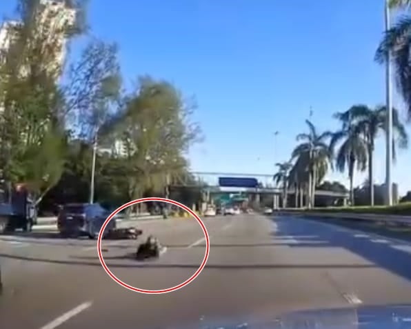 (大北马)摩托车与皮卡车碰撞 警方鲁莽驾驶角度调查