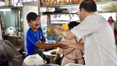 林冠英派紙巾慶雙親節 感謝天下父母無私奉獻