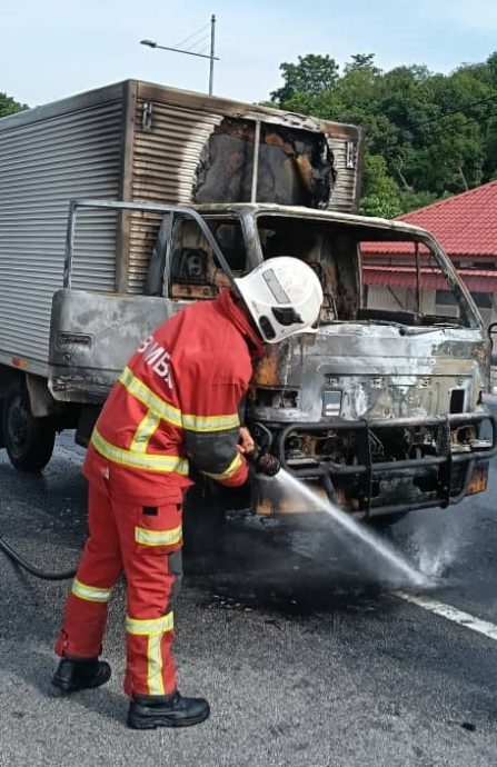 (大北马)槟岛2小时内 2宗交通工具起火燃烧案