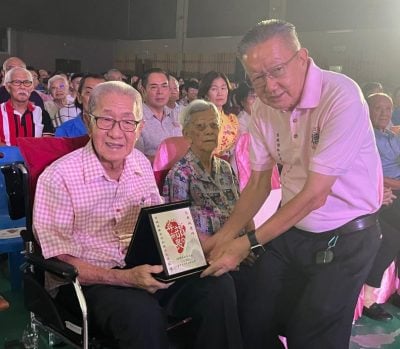 济阳阁华乐团65周年音乐会   教父吕书成坐轮上场指挥
