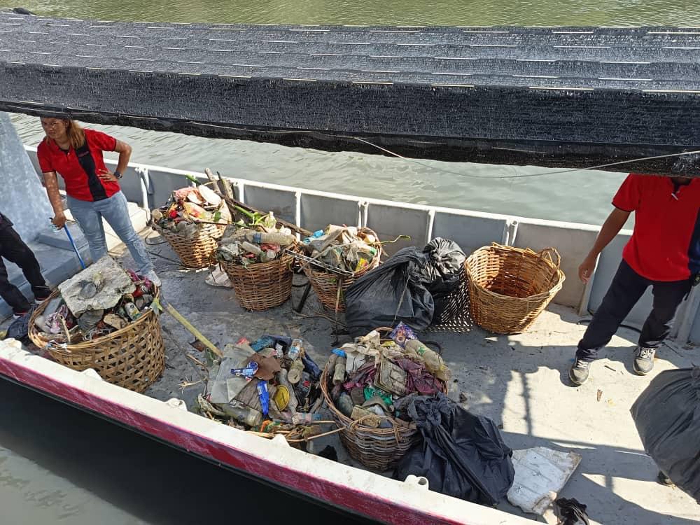 （大北马）清理柔府河2.0 捞出788公斤垃圾