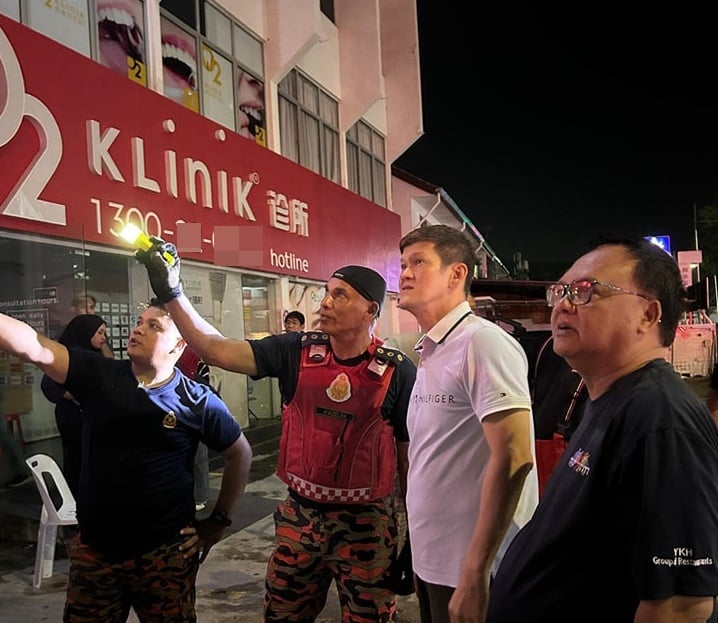 (大北马)空置老店屋梁夜晚突坍塌,整排商店断电幸无人伤亡