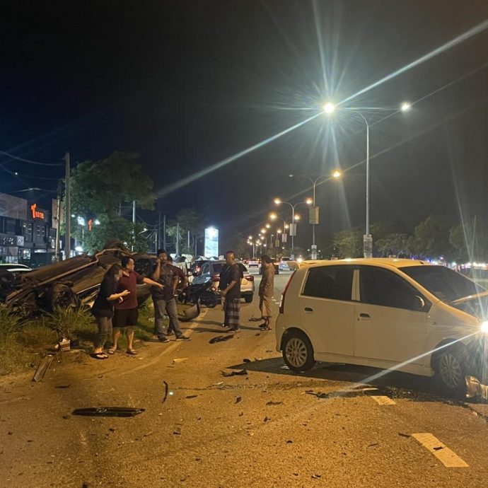 （大北马）车祸四轮朝天